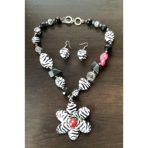 NWOT Zebra necklace/earring set